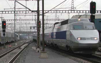 Westbound TGV about to traverse Killwangen-Spreitenbach station