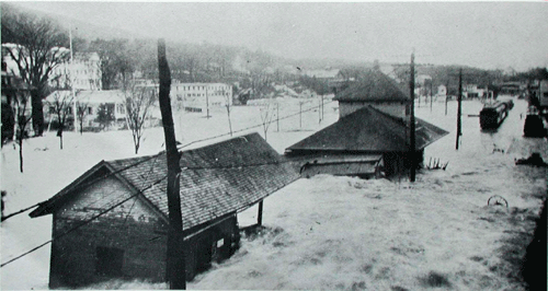 Proctor during 1927 flood, looking north